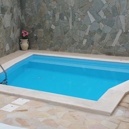 Exclusive Use Swimming Pool Available From June To September 卡利亚里 外观 照片