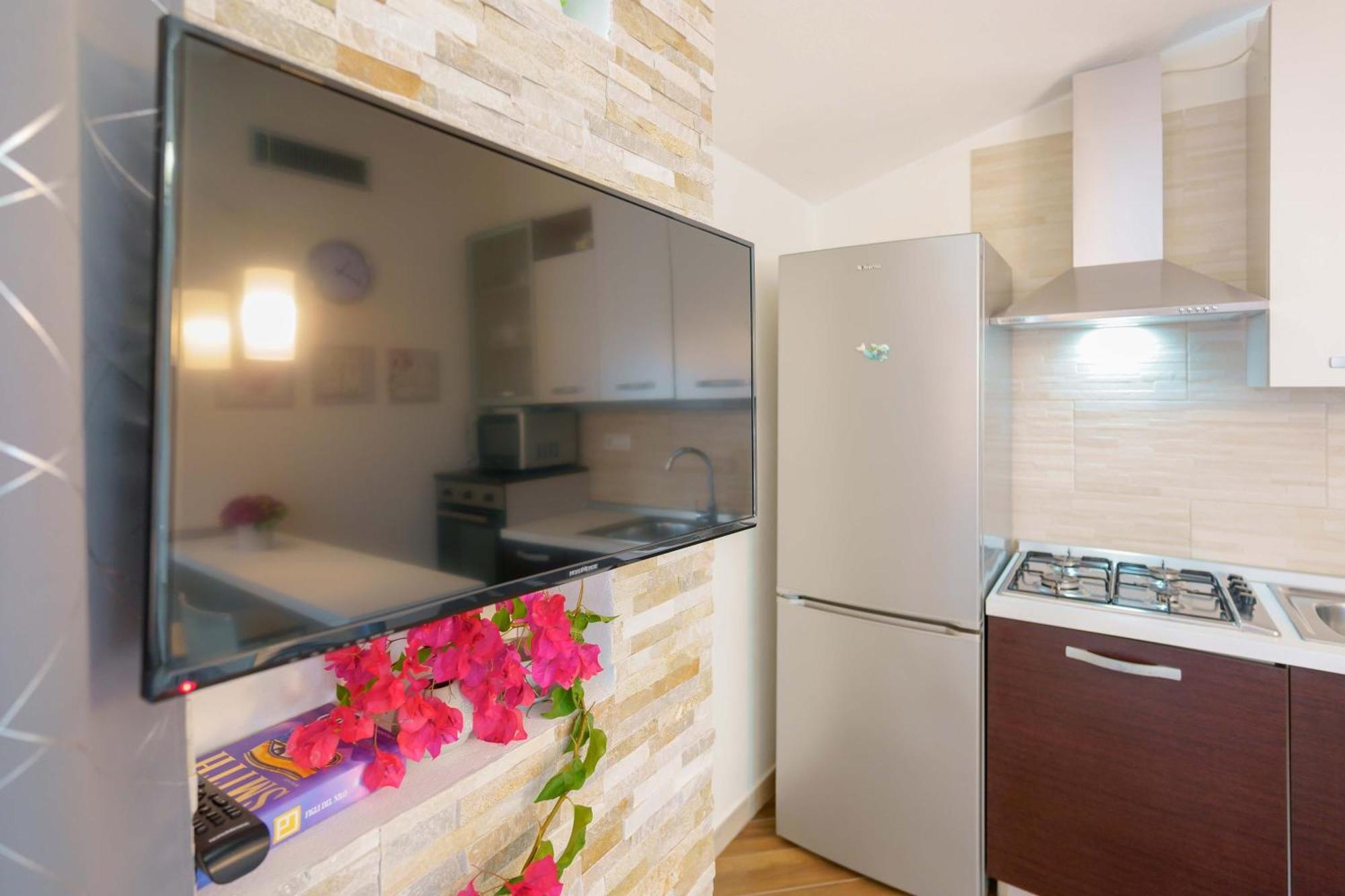 Exclusive Use Swimming Pool Available From June To September 卡利亚里 外观 照片