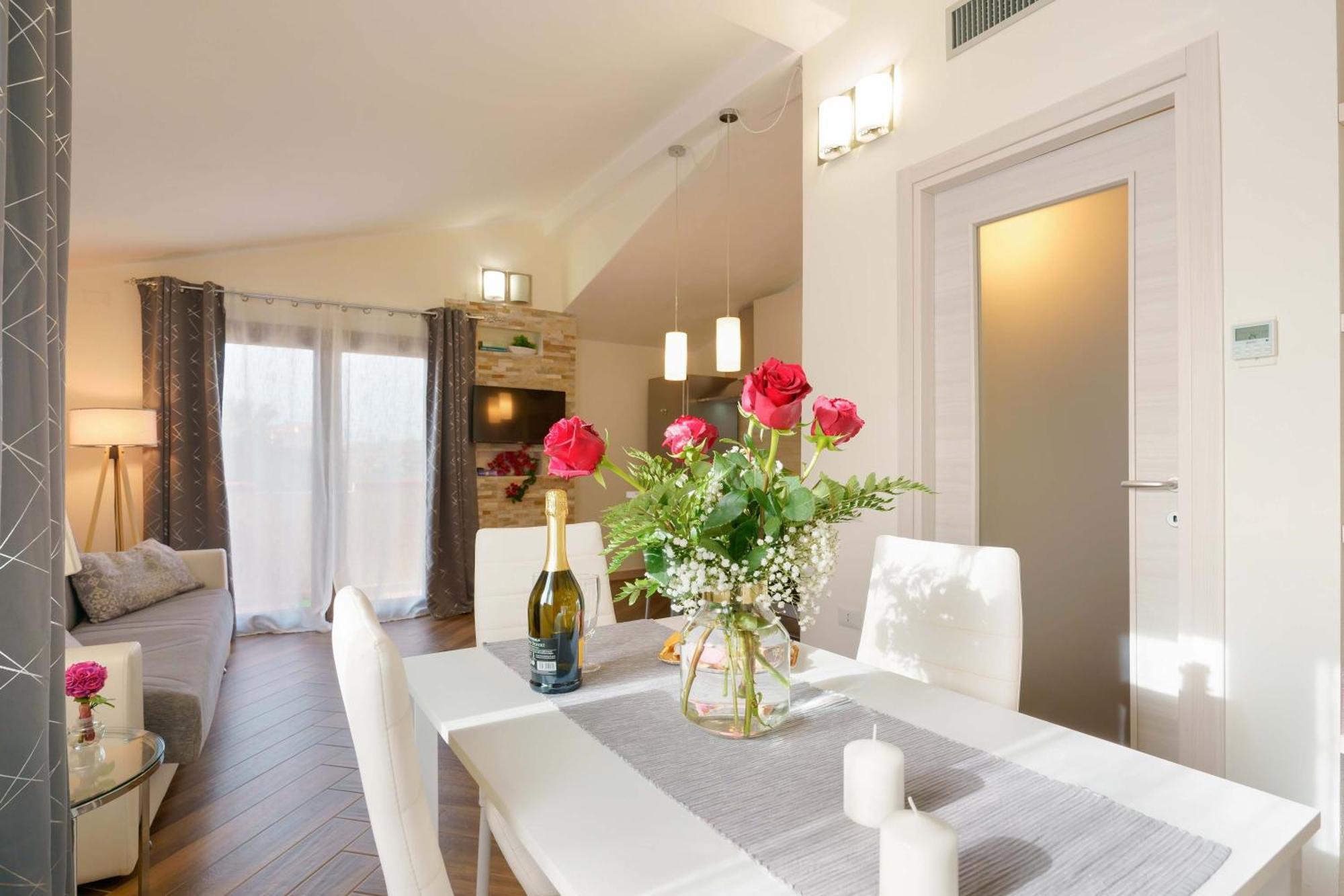 Exclusive Use Swimming Pool Available From June To September 卡利亚里 外观 照片