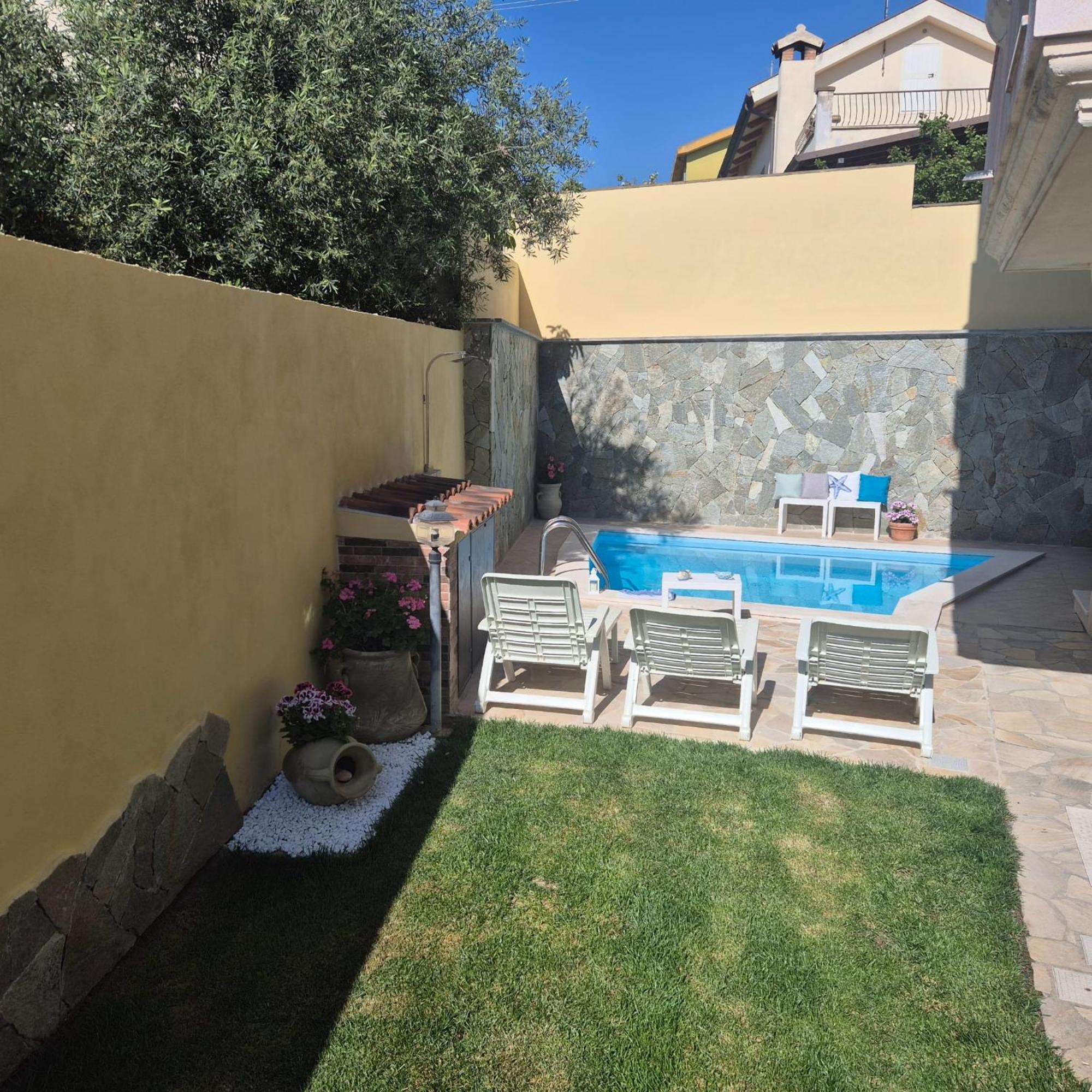 Exclusive Use Swimming Pool Available From June To September 卡利亚里 外观 照片