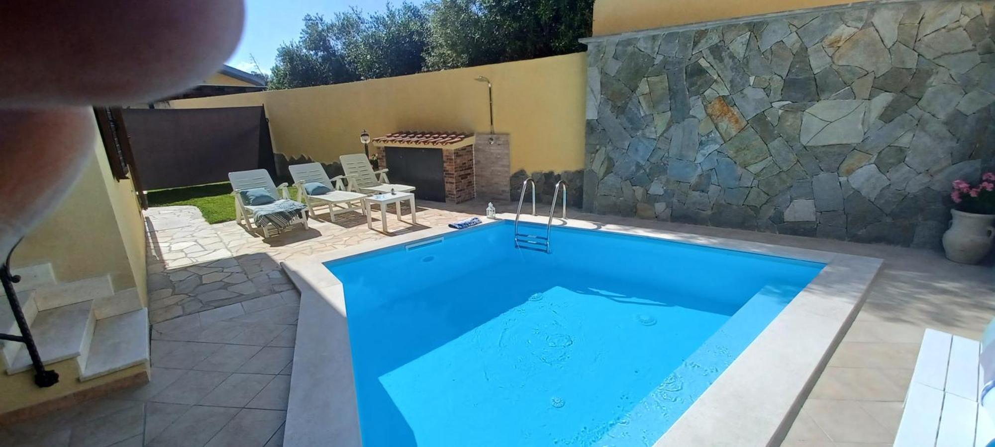 Exclusive Use Swimming Pool Available From June To September 卡利亚里 外观 照片