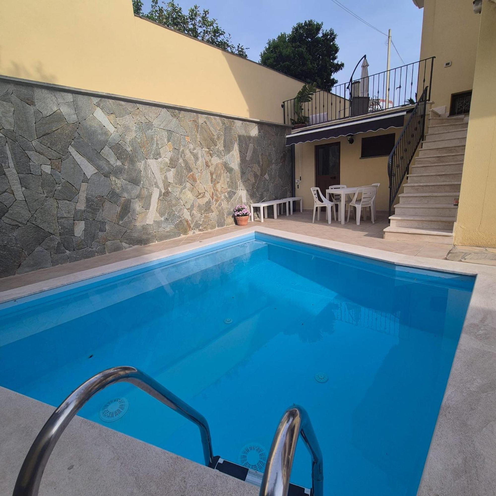 Exclusive Use Swimming Pool Available From June To September 卡利亚里 外观 照片