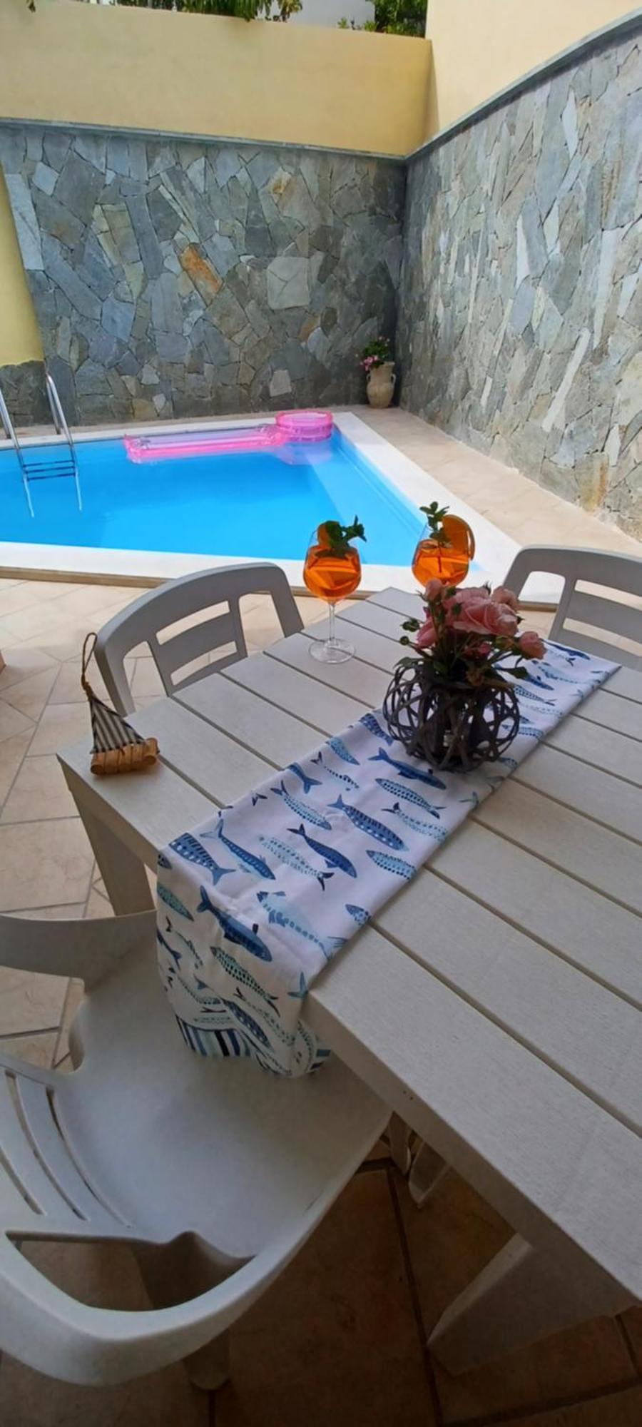 Exclusive Use Swimming Pool Available From June To September 卡利亚里 客房 照片