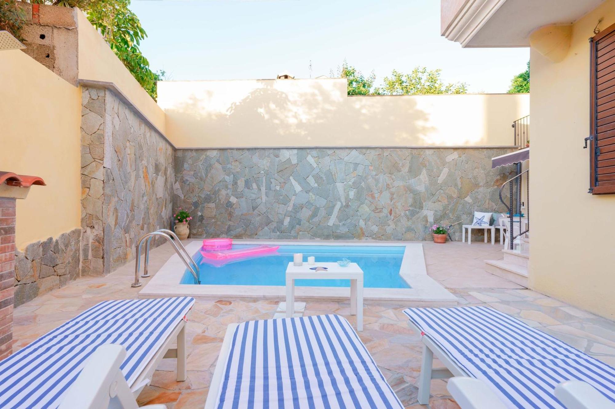 Exclusive Use Swimming Pool Available From June To September 卡利亚里 外观 照片
